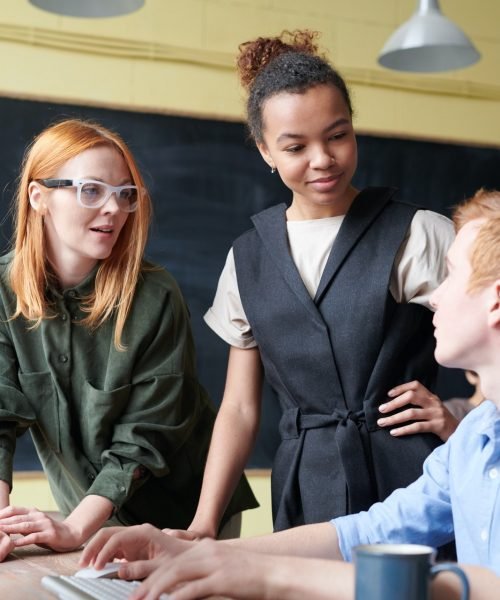 photo-of-people-near-computer